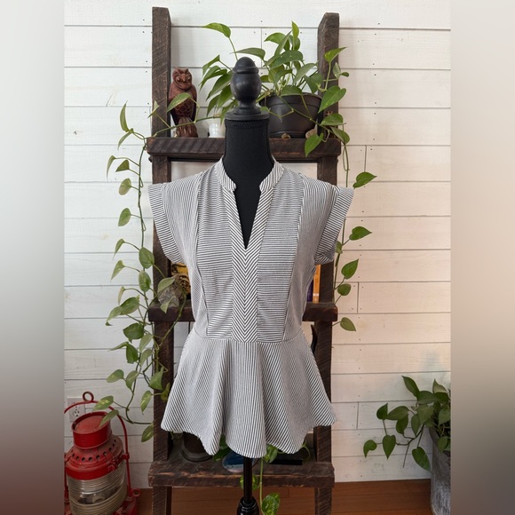 Monteau Charcoal Gray and White Striped Blouse with an Elastic Waistband Medium - Picture 3 of 17